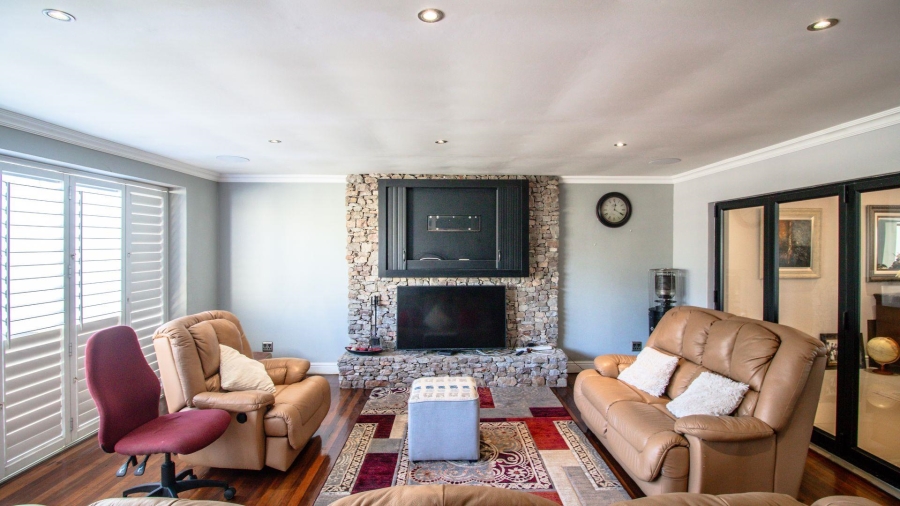 6 Bedroom Property for Sale in Gonubie Eastern Cape